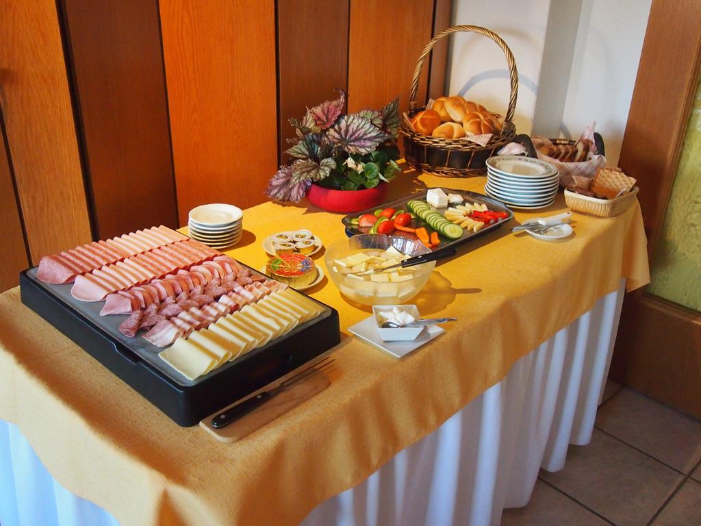 Hotel-Pension Stallinger ไวแร็กก์ ภายนอก รูปภาพ